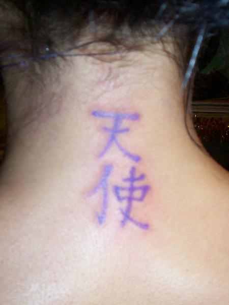 Ho! , un ange   . . .