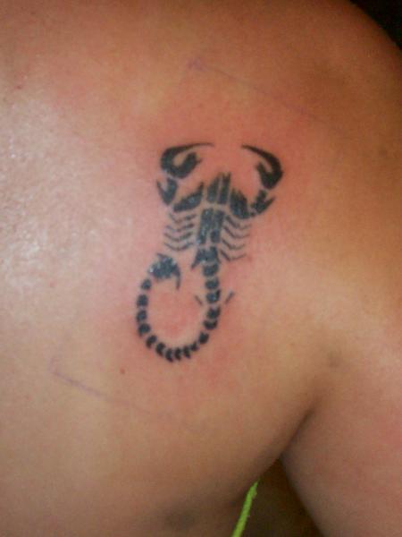 la cherie sur l'homoplate . . .