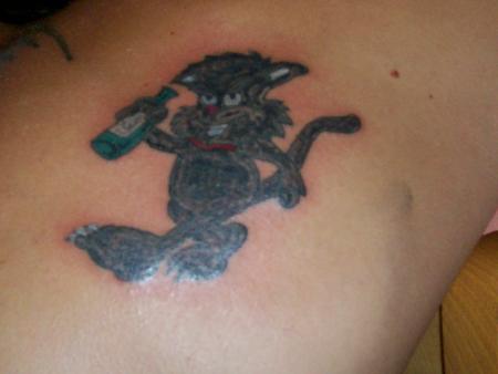 un petit black cat . . .