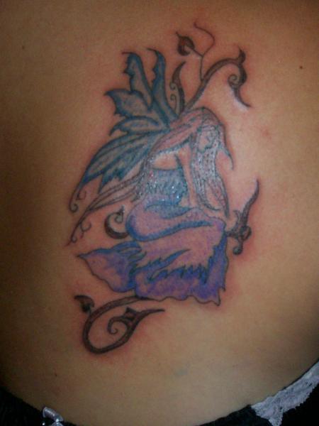 une bien jolie petite f�e . . .